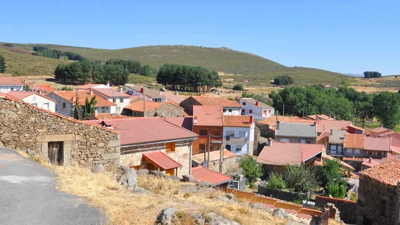 Hoyos_de_Miguel_Mu&ntilde;oz_panorama (2)
