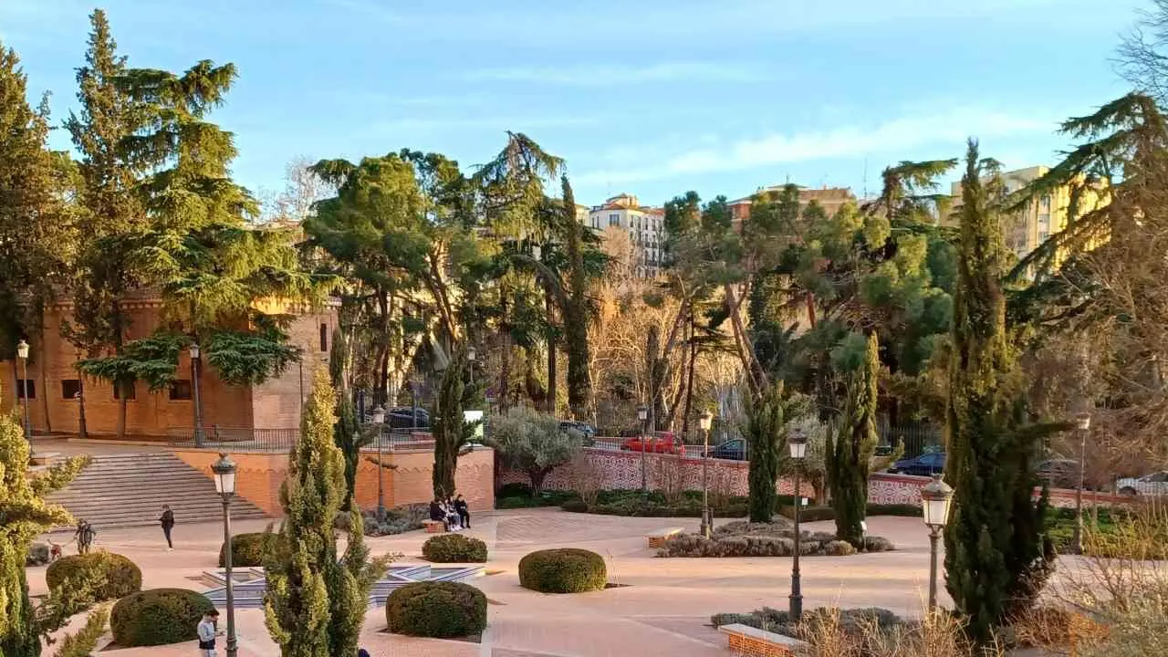Parque_del_Emir_Mohamed_I,_Madrid_06 (1)