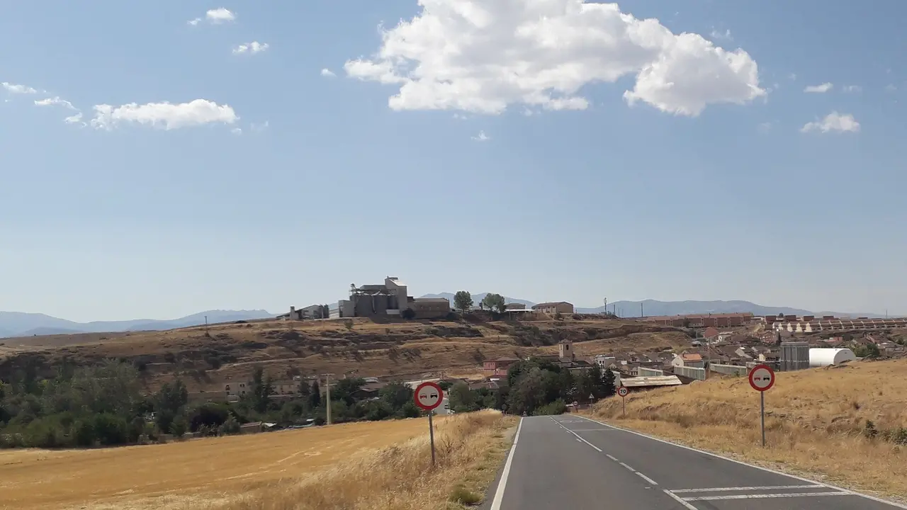Entrada a Bernuy de Porreros