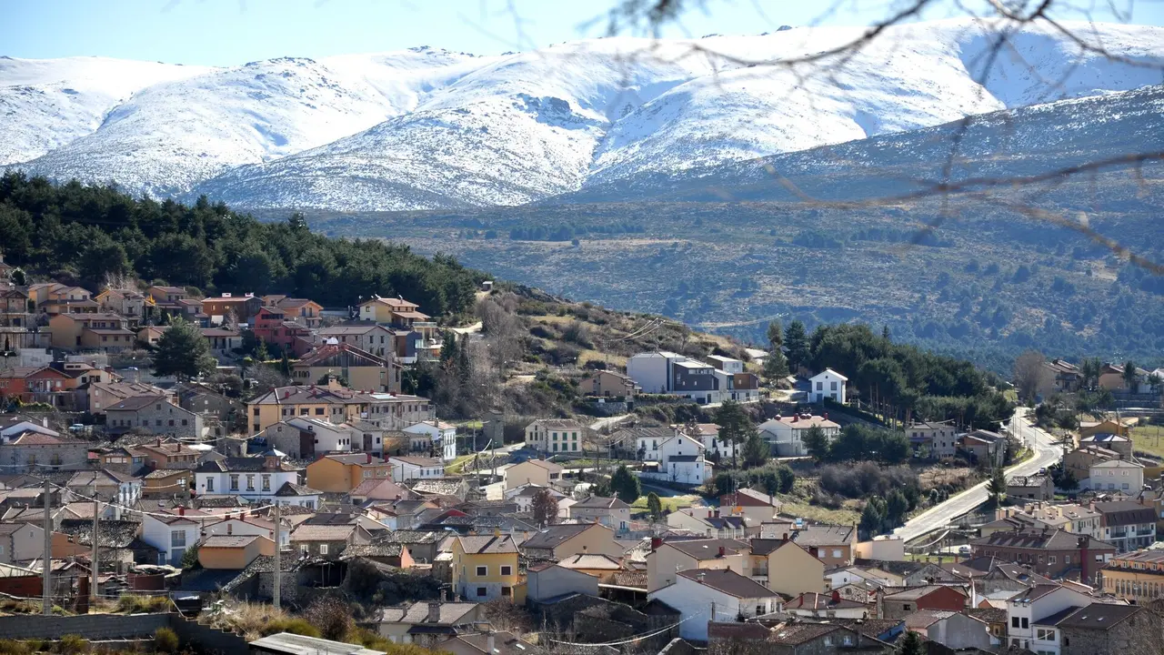 Hoyos_del_Espino-panorama