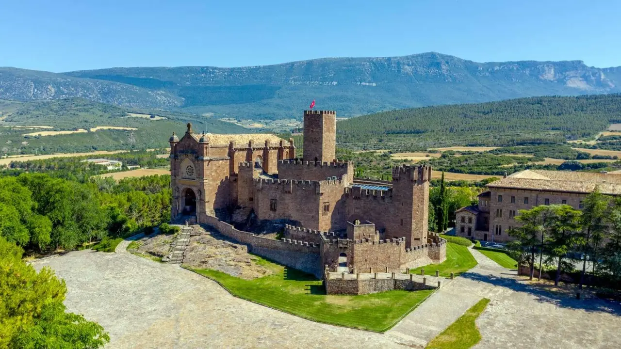 Vista a&eacute;rea del Castillo de Javier y su paisaje