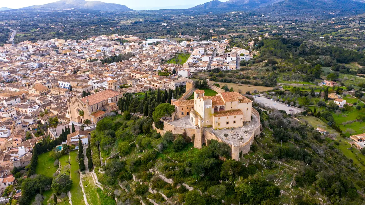 Vista a&eacute;rea de Art&aacute;, en Mallorca