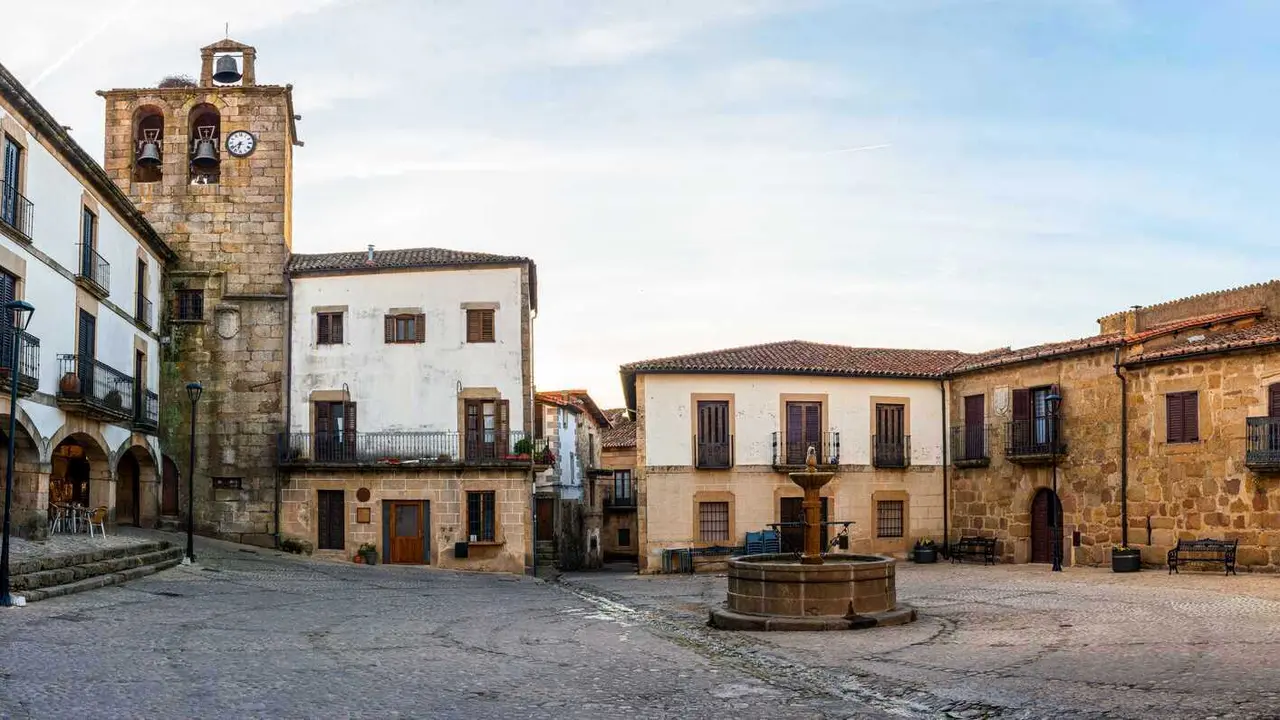 http://www.dreamstime.com/royalty-free-stock-photos-panoramic-plaza-mayor-san-martin-de-trevejo-image151871898
