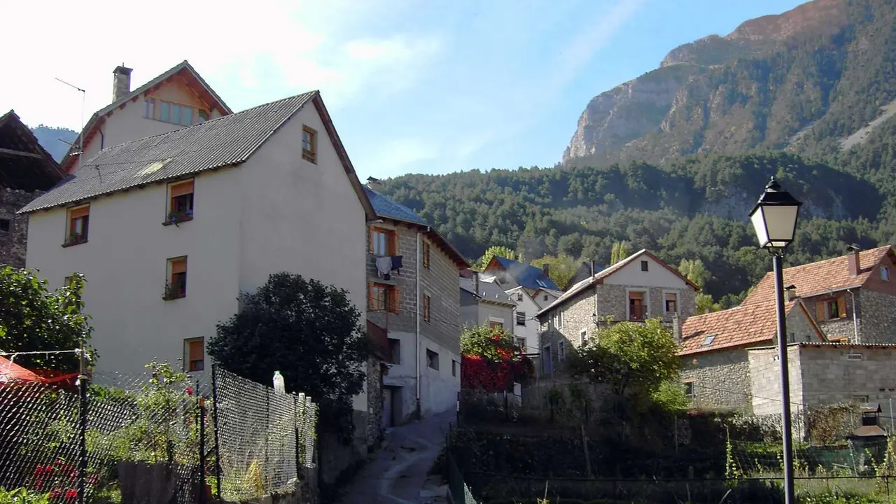 Vista de Saravillo, en el Pirineo aragon&eacute;s.