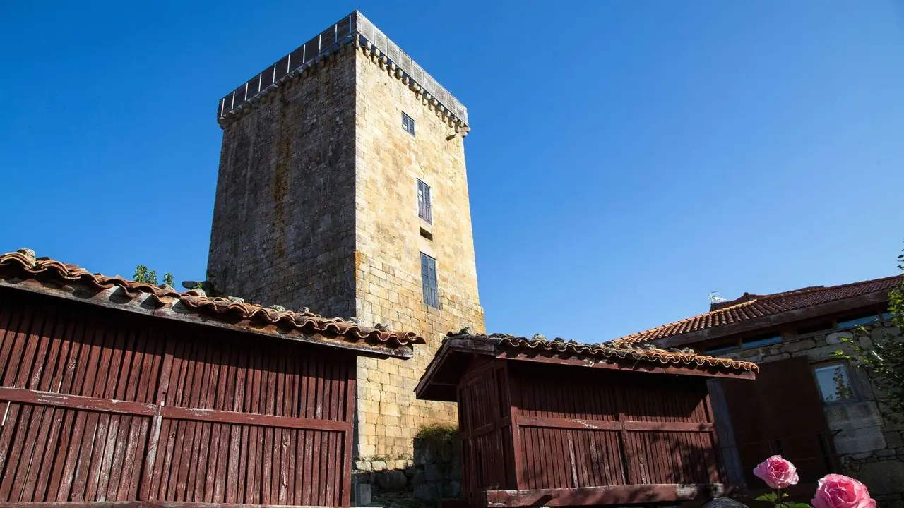 La emblem&aacute;tica torre y h&oacute;rreos en Vilanova dos Infantes