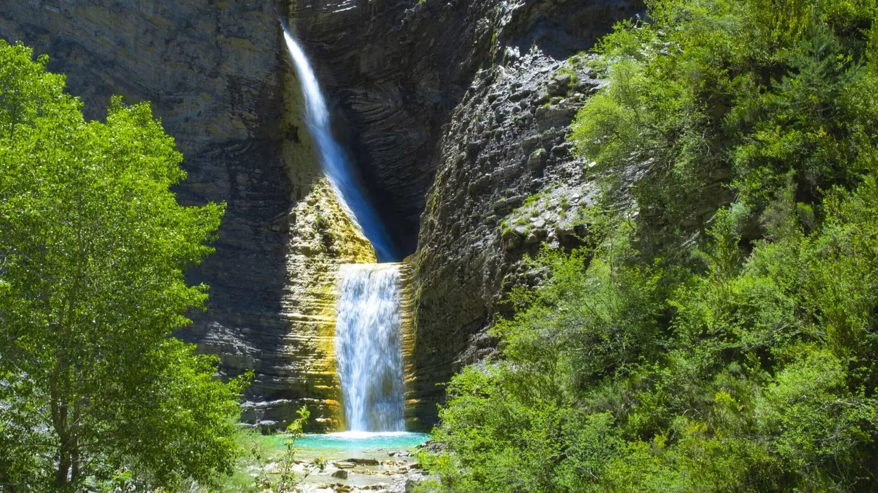 Cascada de Or&oacute;s Bajo. | Dreamstime