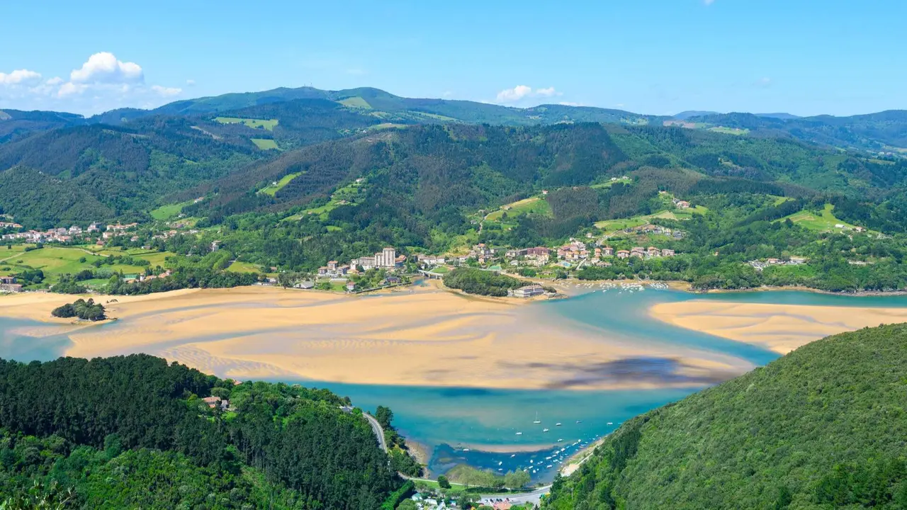 Estuario atl&aacute;ntico de Urdaibai (Pa&iacute;s Vasco). | Dreamstime