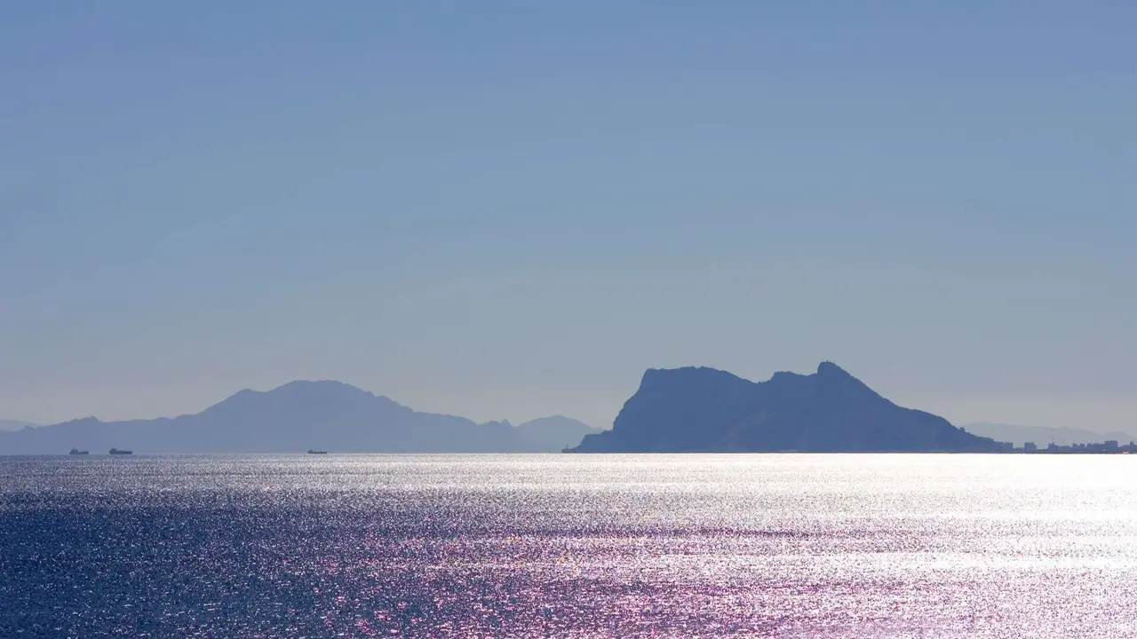 Vistas de Gibraltar y &Aacute;frica desde Espa&ntilde;a. | Dreamstime