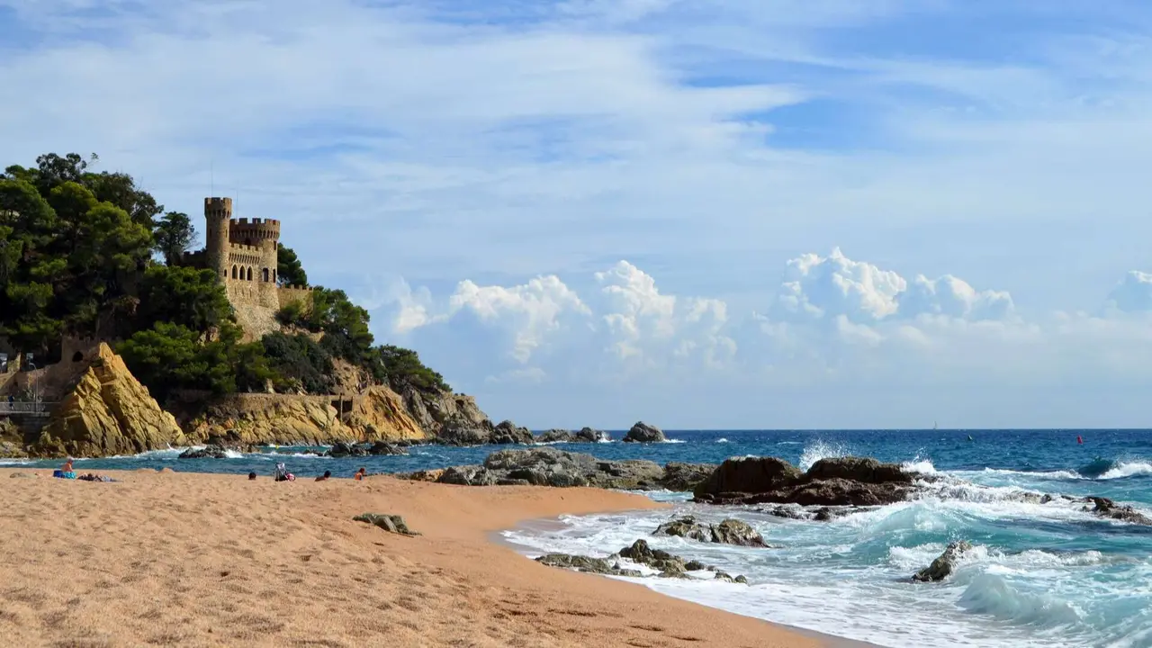 Playa de Lloret de Mar, en la Costa Brava. | Shutterstock