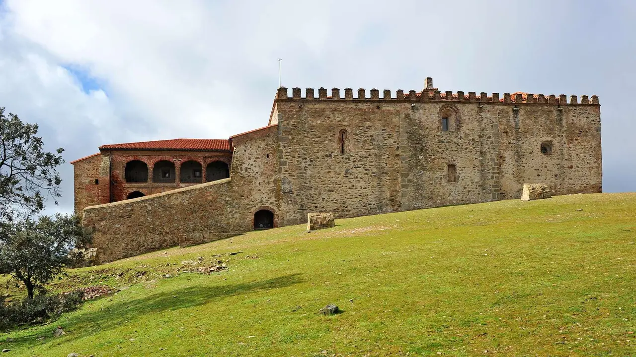 Monasterio de Tentud&iacute;a en Calera de Le&oacute;n. | Shutterstock