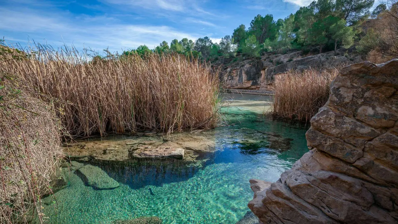 Fuente del Gorgot&oacute;n en el Ca&ntilde;&oacute;n de Almadenes. | Dreamstime