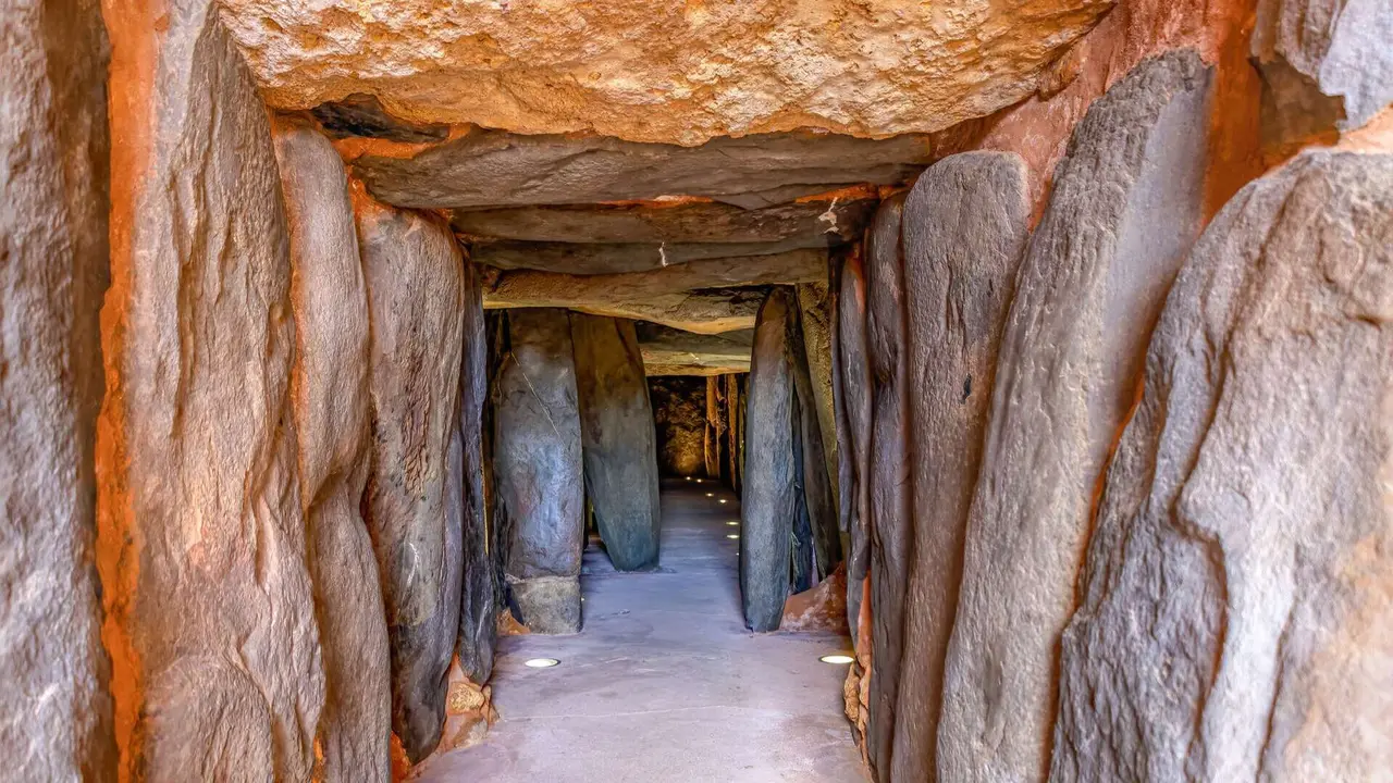 Pasillo del Dolmen de Soto. | Dreamstime