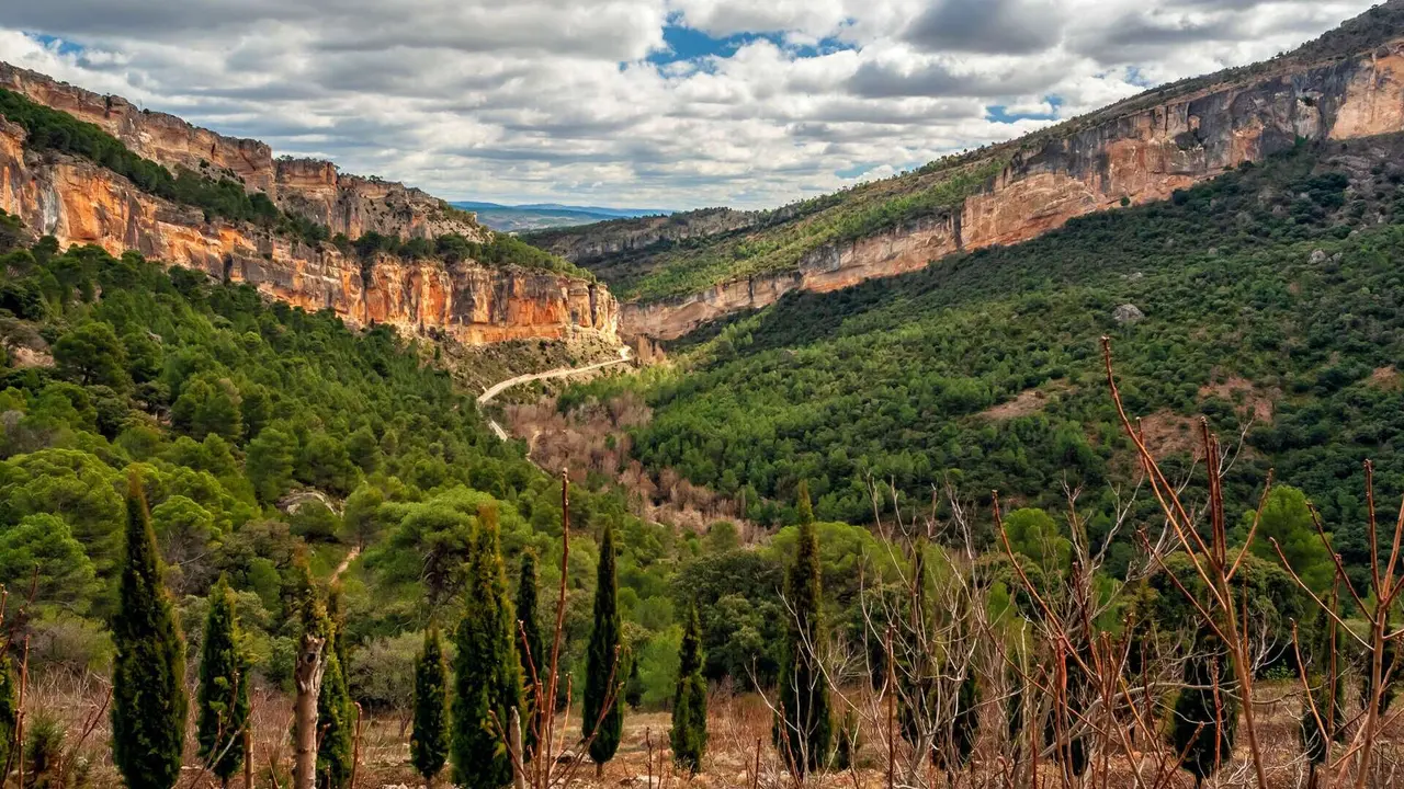 Panor&aacute;mica de Hoz de Beteta, Cuenca. | Shutterstock