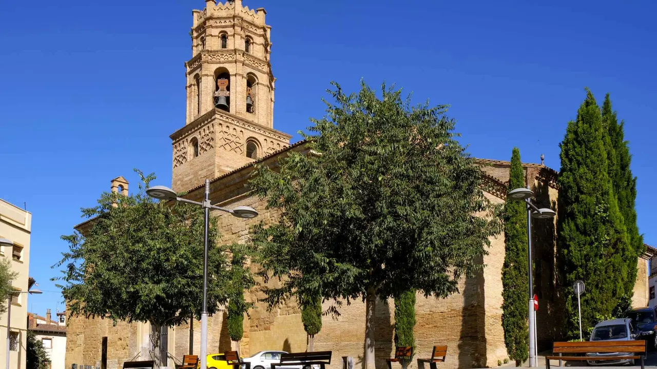 Catedral de Santa Mar&iacute;a en Monz&oacute;n, Huesca. | Dreamstime