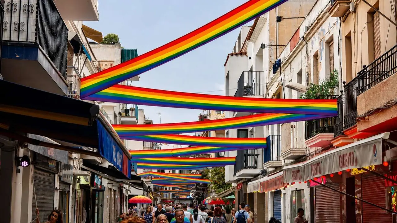 Las calles de Sitges durante el Orgullo. | Shutterstock