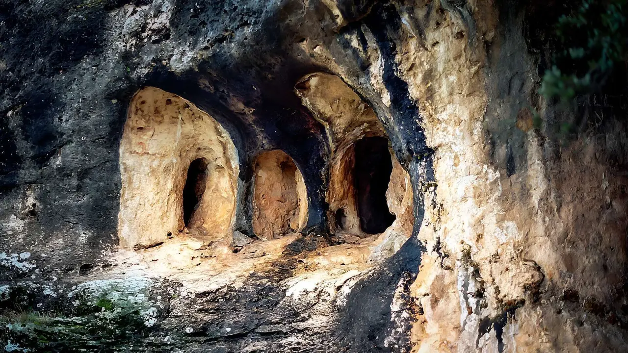 Cuevas de Tamaj&oacute;n, Guadalajara. | Shutterstock
