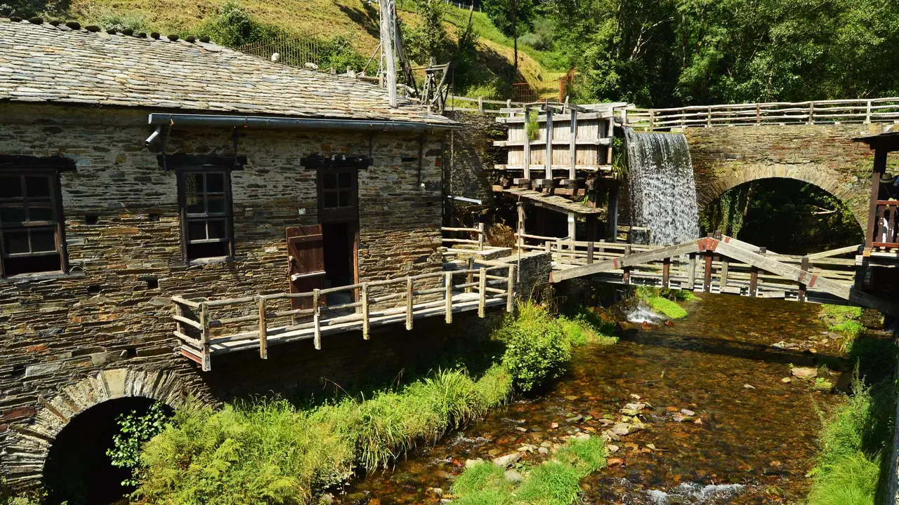 Conjunto Etnogr&aacute;fico de Os Teixois en Taramundi, Asturias. | Dreamstime