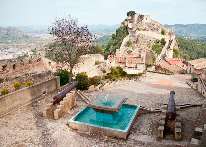 El Castillo Menor y el Castillo Mayor unidos por murallas