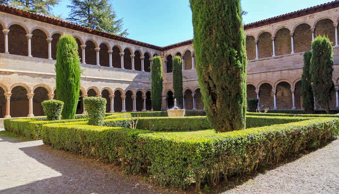 El magnífico claustro del monasterio de Ripoll