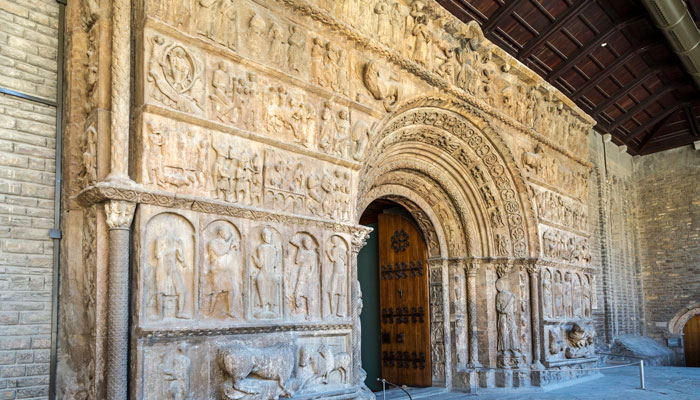 Portalada del Monasterio de Santa María de Ripoll