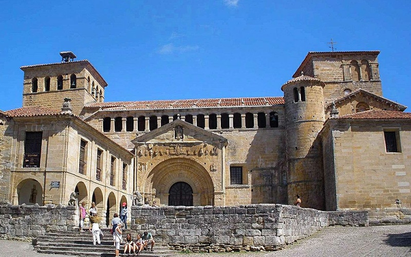 Pueblos medievales más bonitos de España Santillana del Mar
