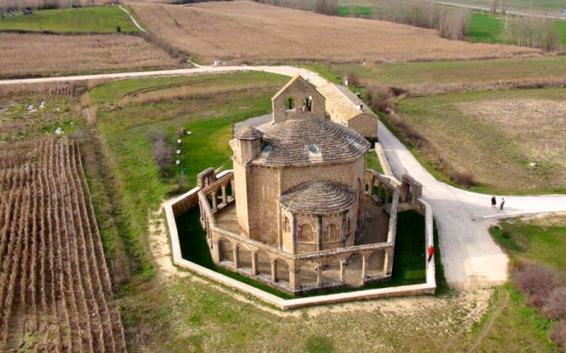 Vista aérea de Santa María de Eunate