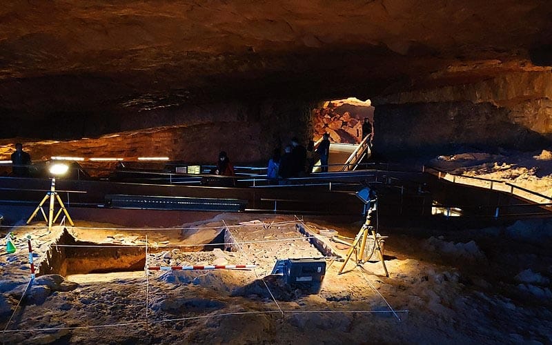 Trabajos arqueológicos en la Neocueva de Altamira