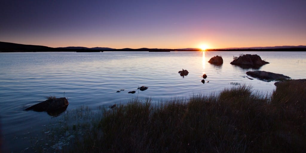 Embalse de Valparaíso, orilla opuesta a Mombuey