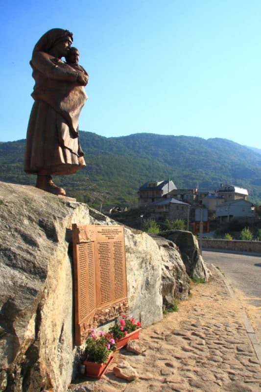 monumento a las víctimas de Ribadelago