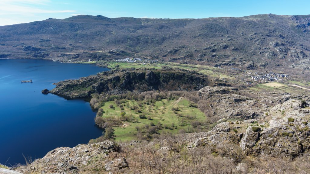 Vistas del lago de Sanabria desde Ribadelago, Galende
