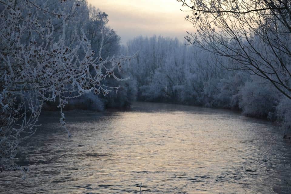 Río Esla en San Cristóbal de Entreviñas durante el invierno