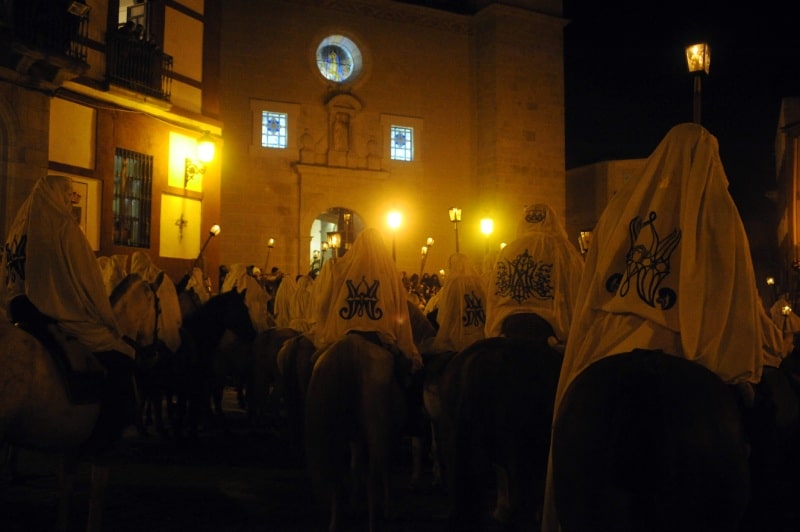 Fiesta de la Encamisá en Torrejoncillo, uno de los pueblos más antiguos de España