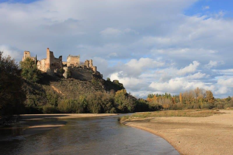 Escalona vista desde su playa fluvial