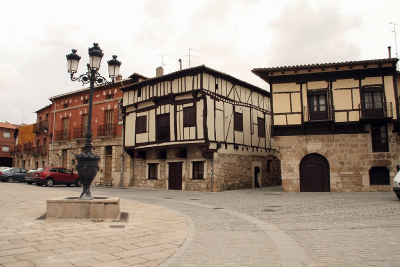Plaza mayor de Gumiel de Izán