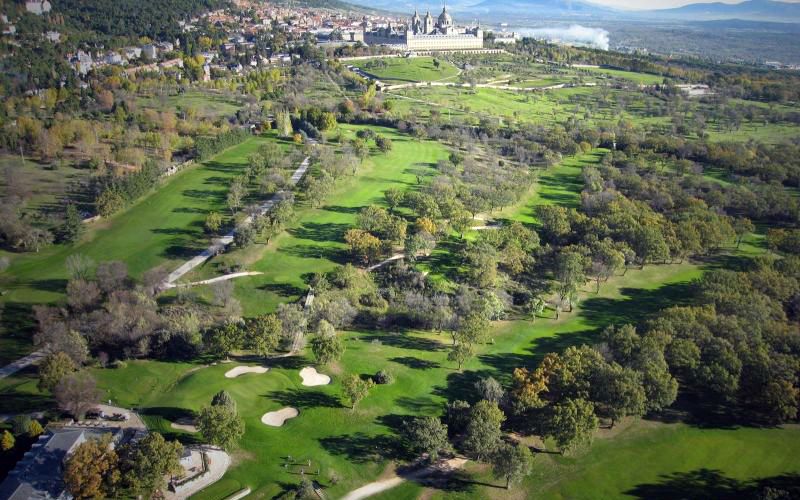 Plano general del RCG La Herrería con El Escorial de fondo