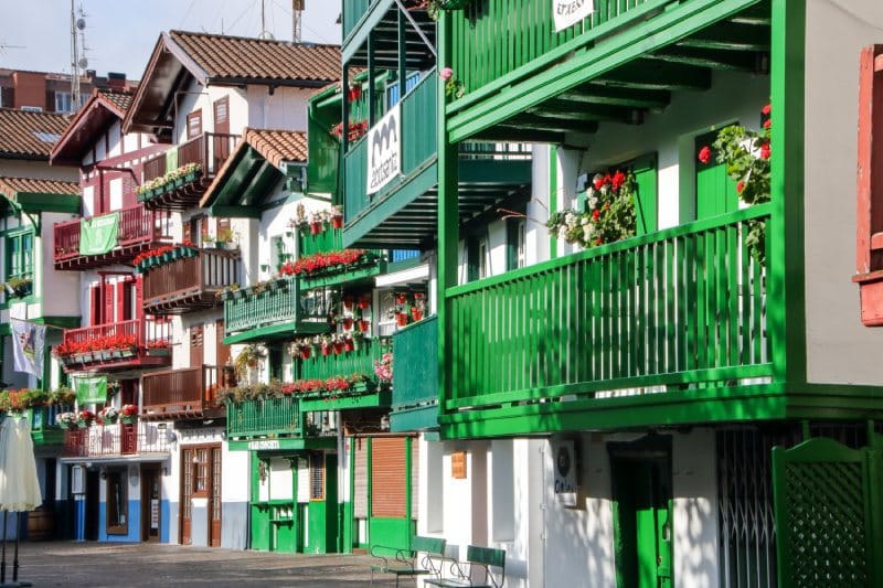 Hondarribia en Gipuzcoa, pueblo fronterizo con Francia