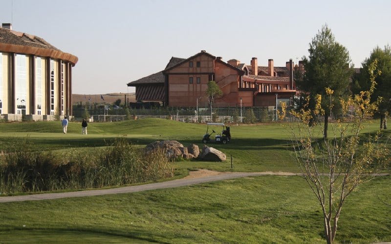 Golf Layos