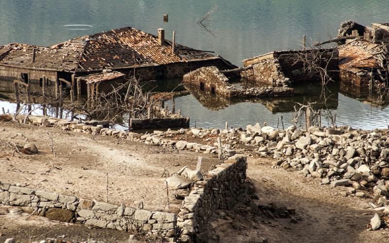 Ruinas de Aceredo, uno de los pueblos sumergidos