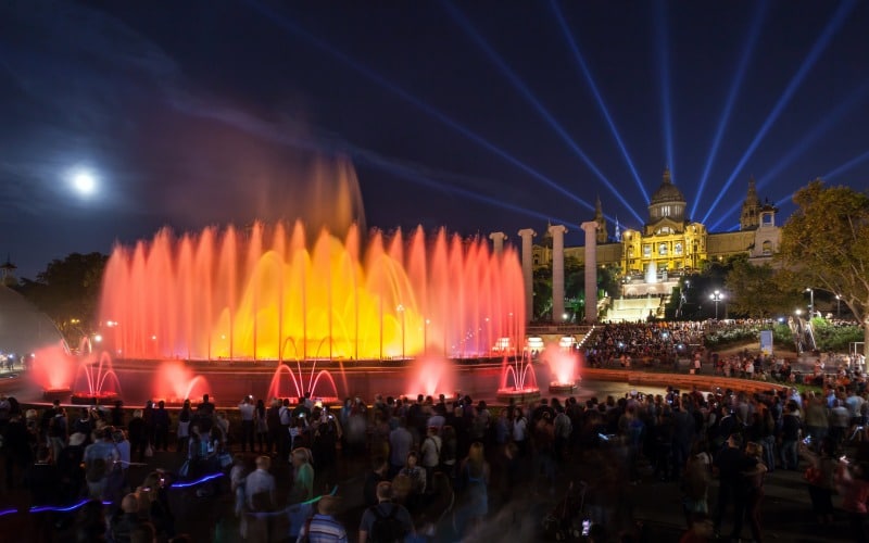 Fuente Mágica Montjuic en funcionamiento fuentes más curiosas de España