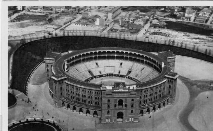 Imagen antigua de la plaza de toros de Las Ventas