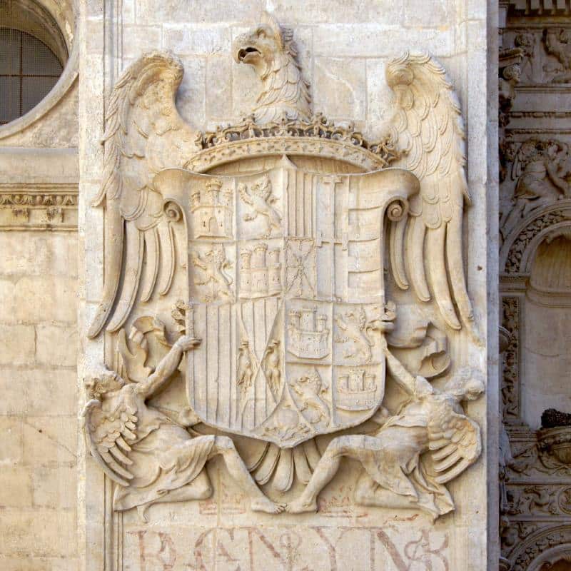 Escudo de Fernando II el Católico en la catedral de Granada