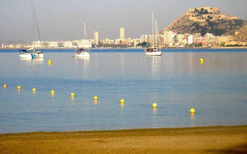 Playa de la Almadraba en Alicante