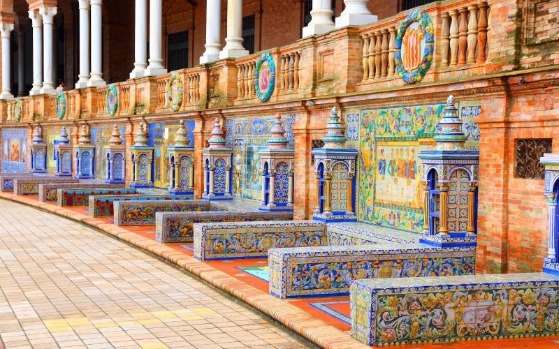 Bancos de la Plaza de España de Sevilla