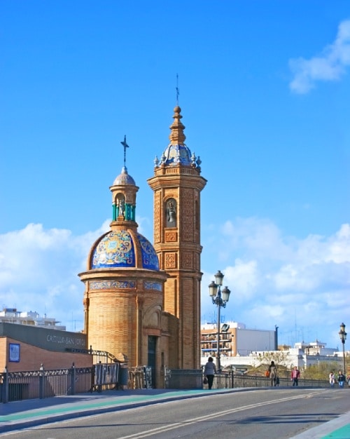 Capilla del Carmen junto al Puente de Triana
