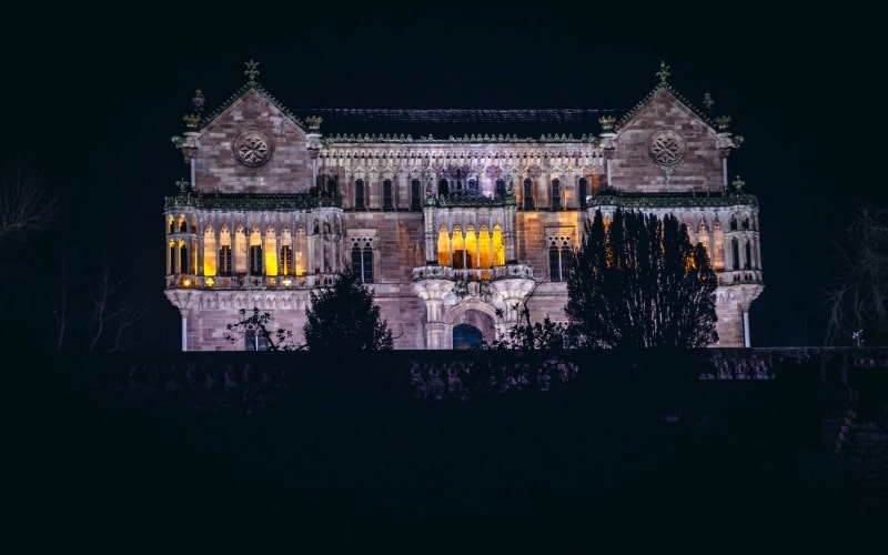Palacio de Sobrellano de noche