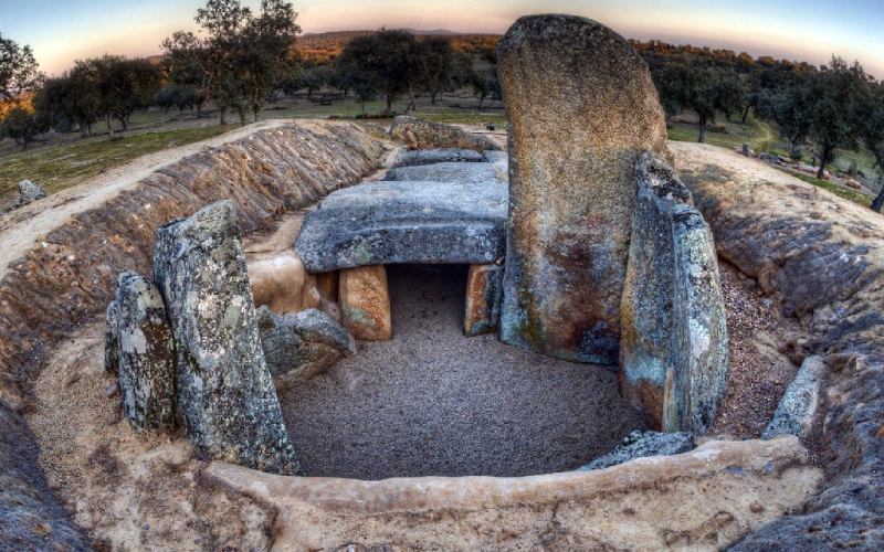 Vista superior del Dolmen de Lácara