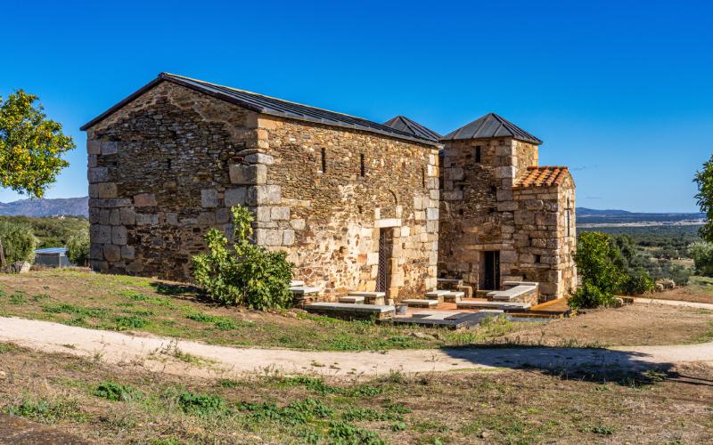 Lateral sur de Santa Lucía del Trampal
