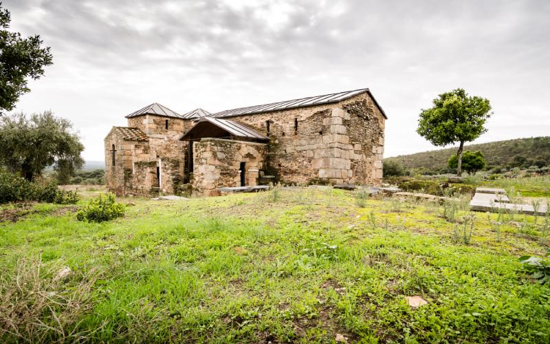 Basílica de Santa Lucía del Trampal en Alcuéscar