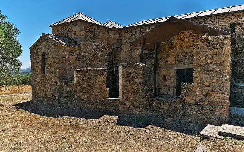 Lateral norte de Santa Lucía del Trampal