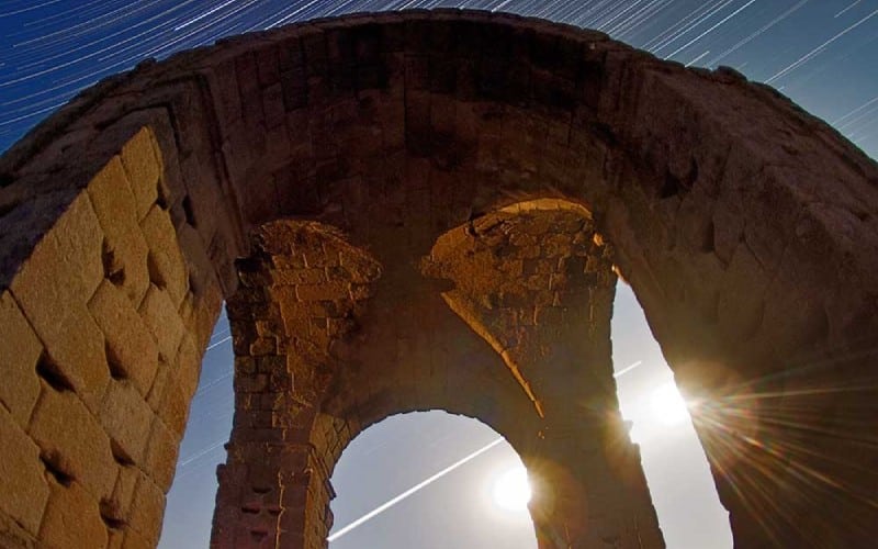 Larga exposición del Arco de Cáparra